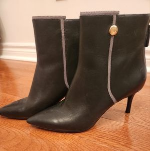 Nine West Leather Booties Excellent Almost New Condition Black Size 8US fits 8.5